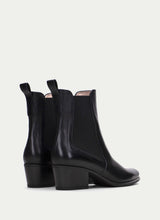 HI233119 Madeira Soho Black