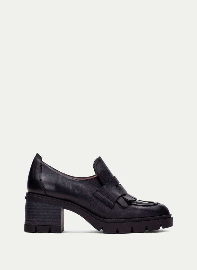 HI243610 Everest Black